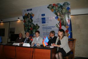 Minister Kultury Hasmik Poghosyan, Ambasador UE, Piotr Świtalski oraz Ambasador RP, Jerzy Marek Nowakowski. 