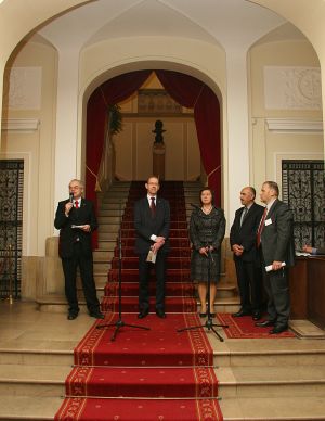 Fig. 5. Na otwarciu wystawy przemawiała minister Joanna Wronecka (MSZ) , Rektor UW prof. Marcin Pałys, przedstawiciel Departamentu Starożytności i Muzeów Syrii Mohamad Nazir Awad oraz dr Tomasz Strączek dyrektor Galerii w Pałacu Kazimierzowskim (Fot. W. Jerke)